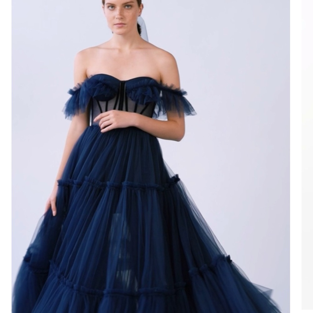 Gown - Picture 3 of 5